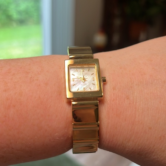 Vintage Joan Rivers Classics Collection Gold MOP Clamp Cuff Bracelet Watch - Picture 11 of 17